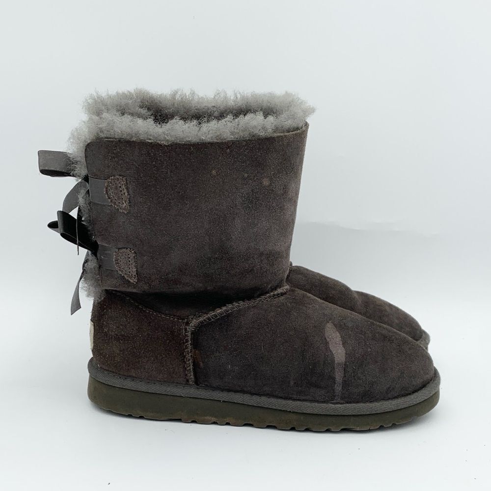 UGG Bailey Bow/Double Bow in grey big girl size 4